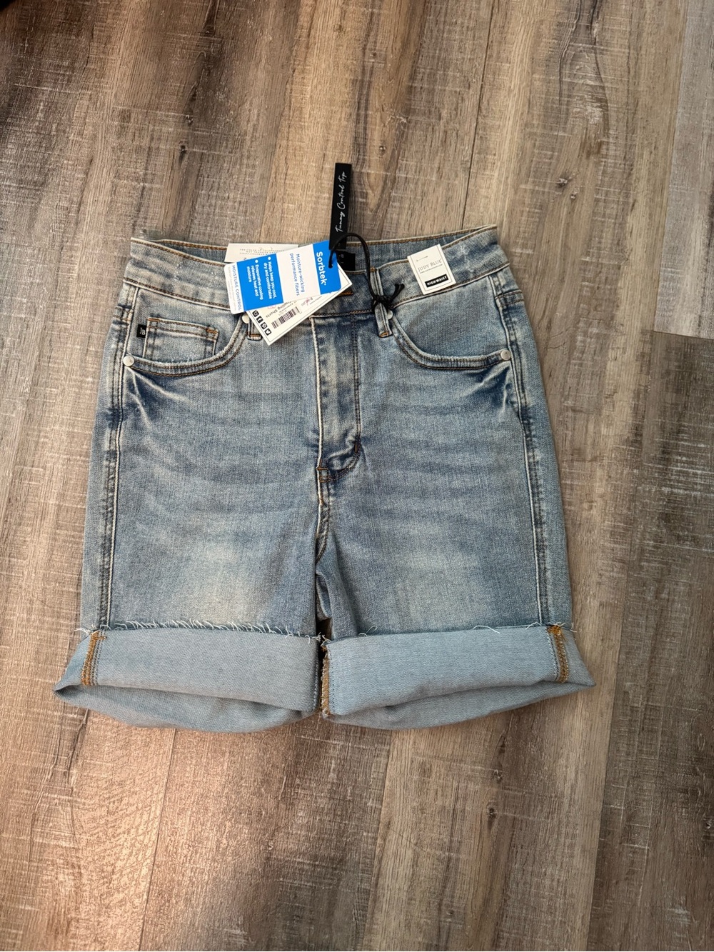 Judy Blue NWT High Waist Bermuda Shorts Light Wash Size‎ Small